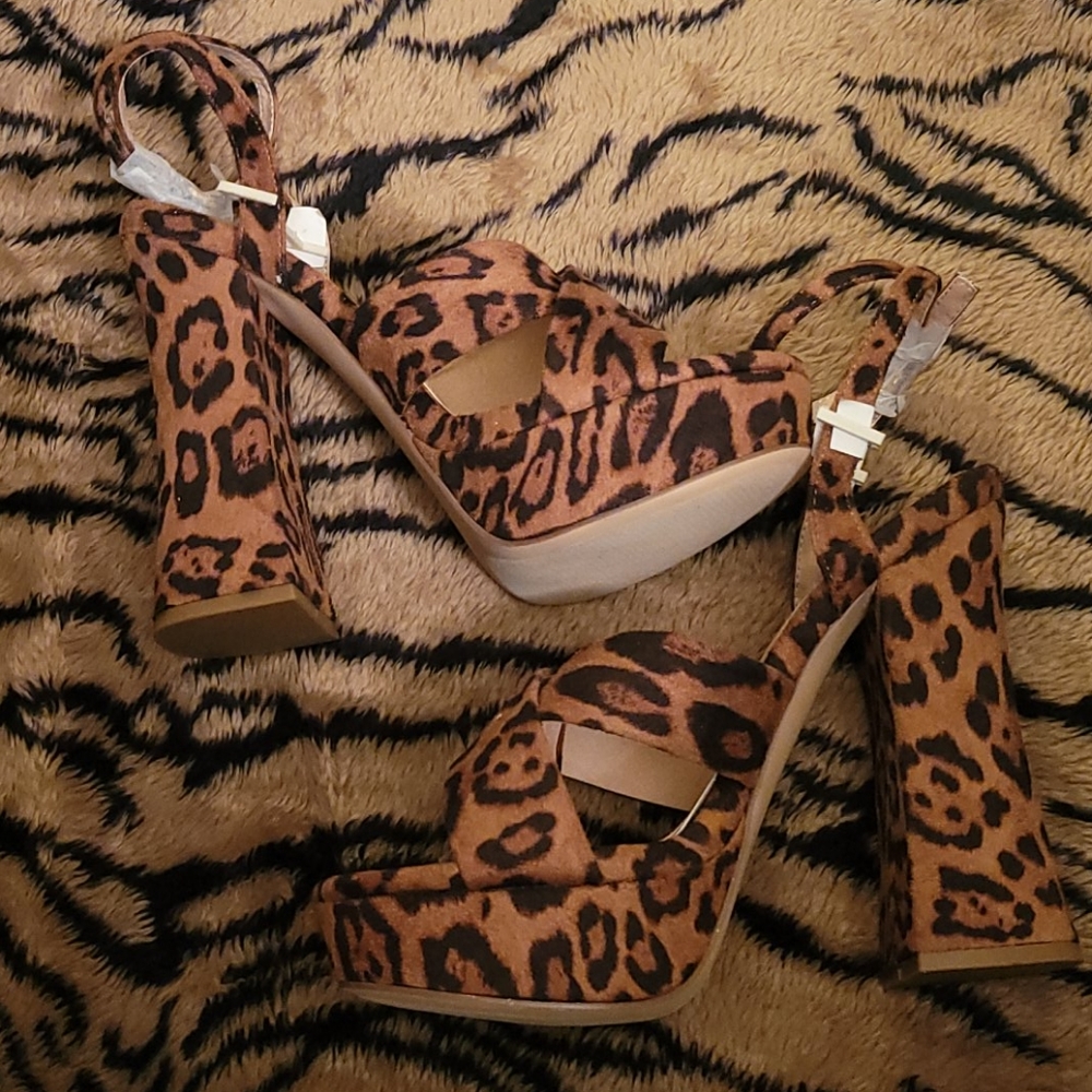 Liliana Leopard Print Platform Heels - Picture 6 of 7